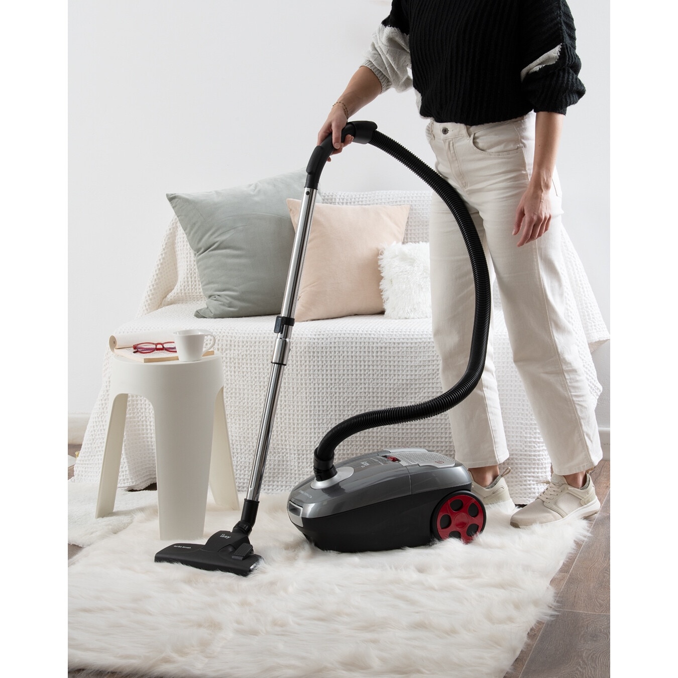 Aspirator cu sac, Dynamic Force Κ1, Izzy, Cu filtru HEPA13 lavabil, sac de 4Lt capacitate sac si indicator de schimbare
