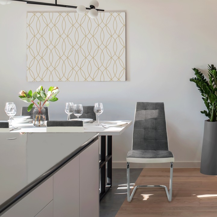 Стол със сива текстилна тапицерия, бяла екологична кожа, хромирани крака, Saloma 42x56.5x105 см