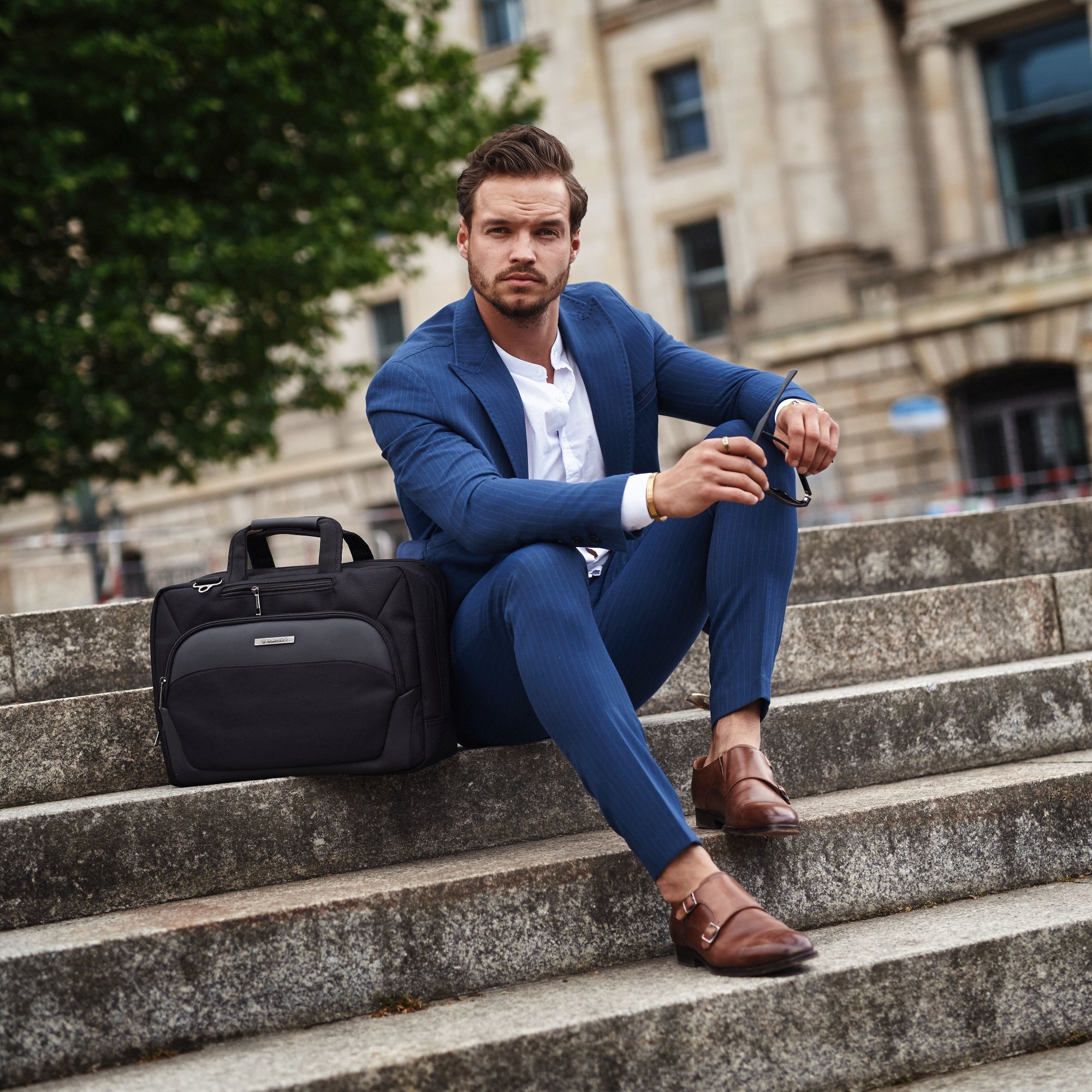 Geanta laptop, Zagatto, 15.6'', Negru, Impermeabila, Strat gros din spuma pentru protectie antisoc, Adaptabila la troler, Bareta ajustabila si detasabila, Doua compartimente principale, ZG651