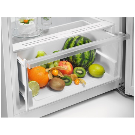 Frigider cu o usa Electrolux LRB1DE33W, 309 l, Clasa E, Control electronic, Iluminare LED, Ventilator, Usa reversibila, H 155 cm, Alb