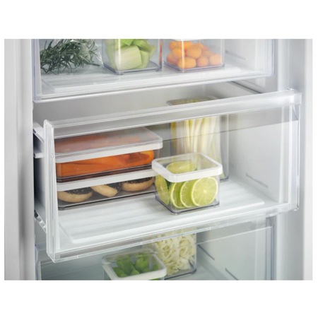 Congelator Electrolux LUT1AE32W, 214 l, 5 rafturi, Clasa E, Alarma luminoasa, Usa reversibila, H 155 cm, Alb