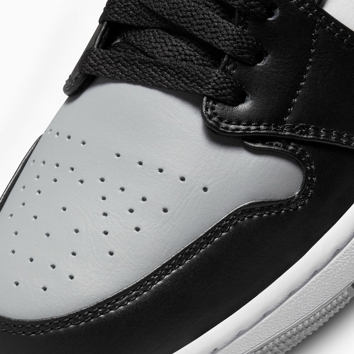 Pantofi sport Nike Air Jordan 1 Low 553558052 Barbati Negru 40.5