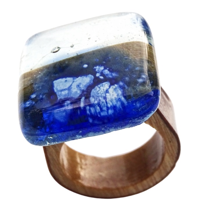 Egzotikus fa és muránói üveggyűrű, GlassIdeas, Táj Üvegben, Üvegszín árnyalatú Kék Fehér Átlátszó, Átmérő 17,3 mm