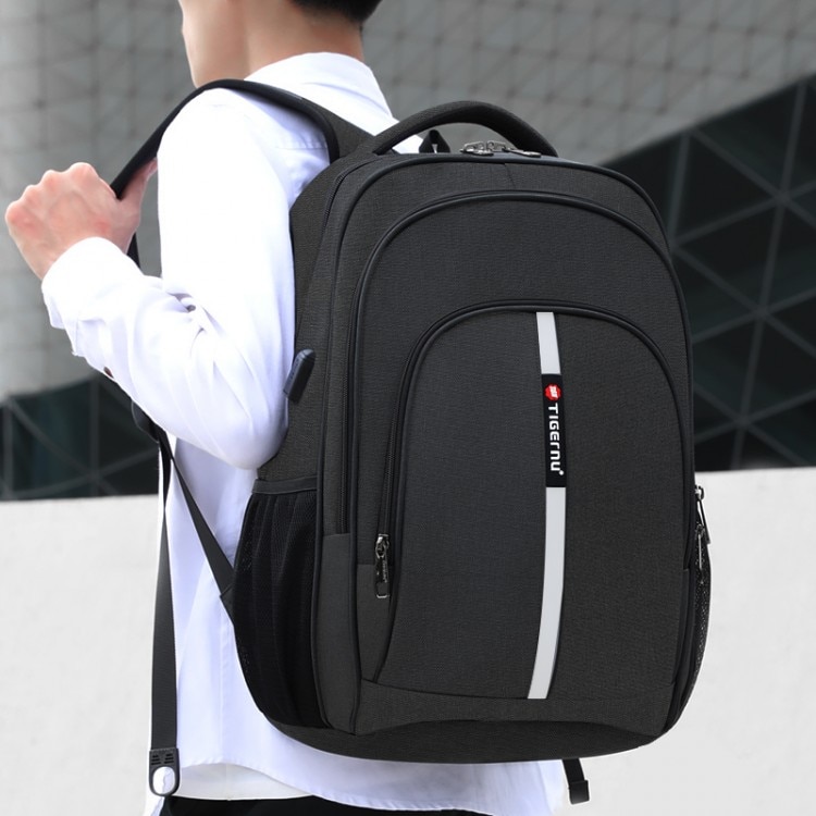 Rucsac laptop 15.6", casual, impermeabil, cu port incarcare USB, Tigernu, 45x30x15 cm, Negru