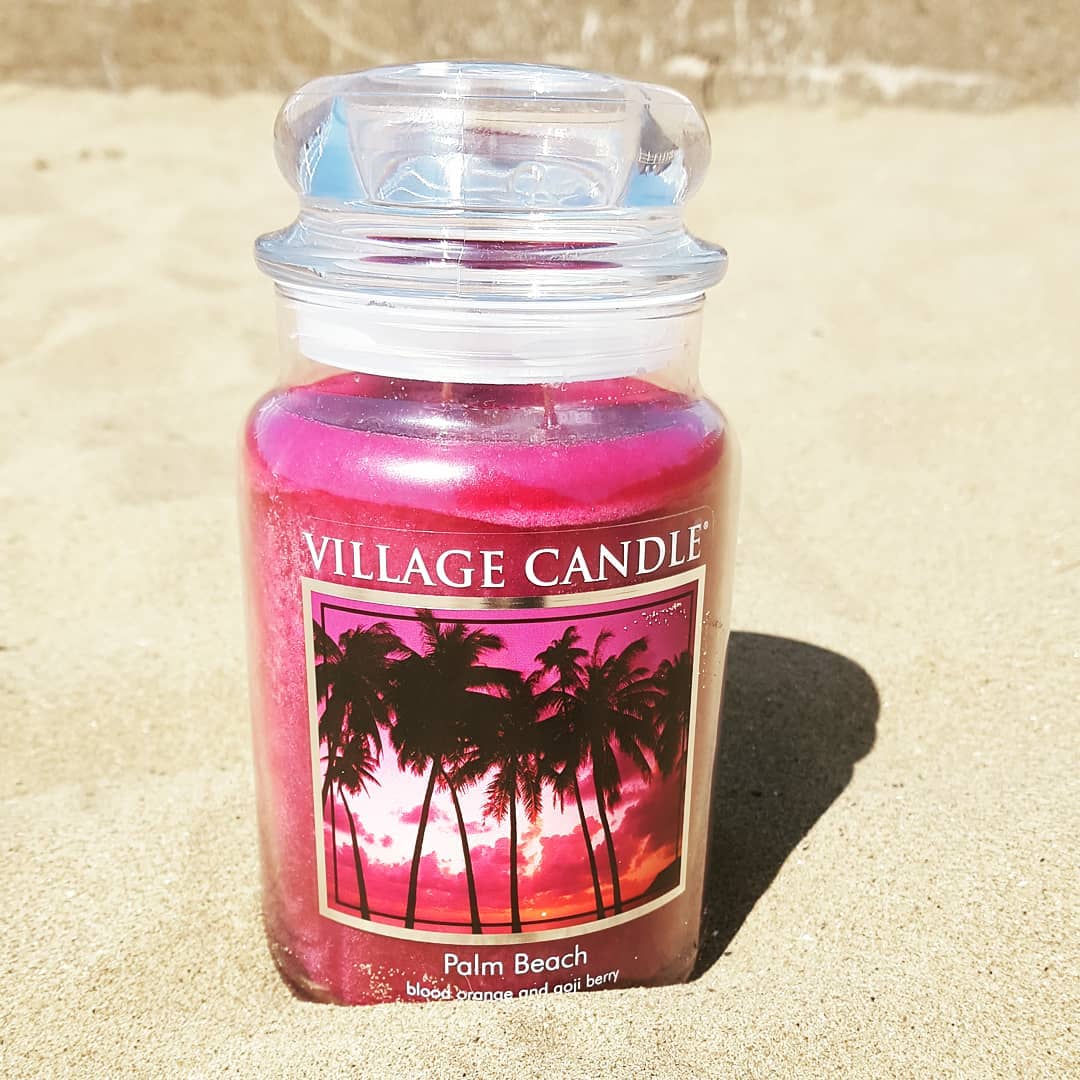Lumanare parfumata, Village Candle, Palm Beach, 602g, Visiniu eMAG.ro