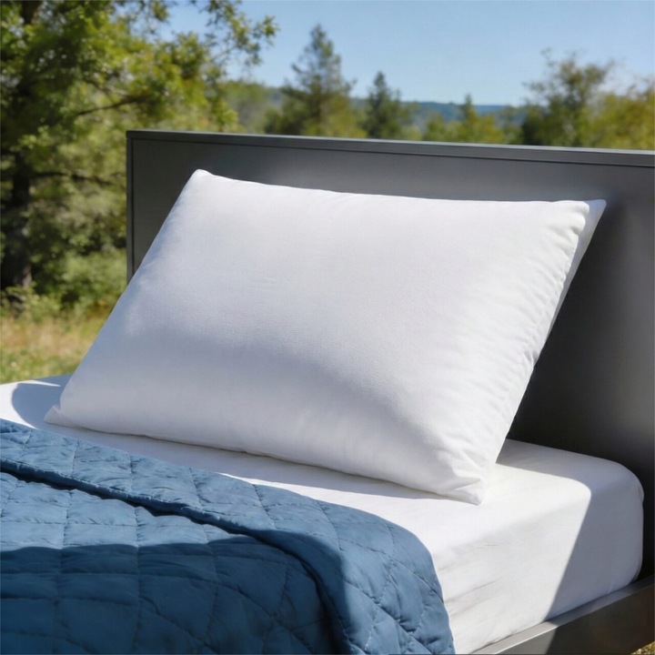 Perna Extra Ferma HappyNest, cu 30% puf de gasca, 50x70 cm, Alb