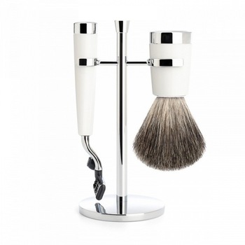 Set de barbierit Muehle cu aparat de ras Mach3 si pamatuf din par de bursuc cu maner de rasina S81M147M3 Set de barbierit Muehle cu aparat de ras Mach3 si pamatuf din par de bursuc cu maner de rasina S81M147M3