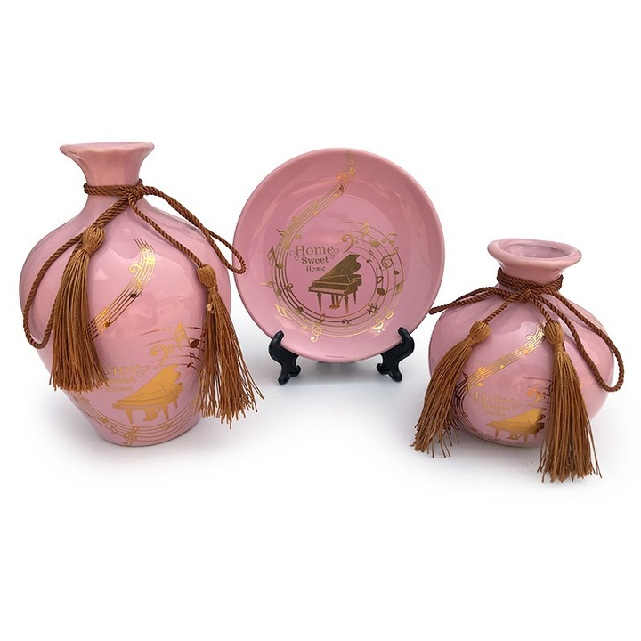 Set din ceramica format din doua vaze si o farfurie cu note muzicale si snur, roz, 32x17 cm