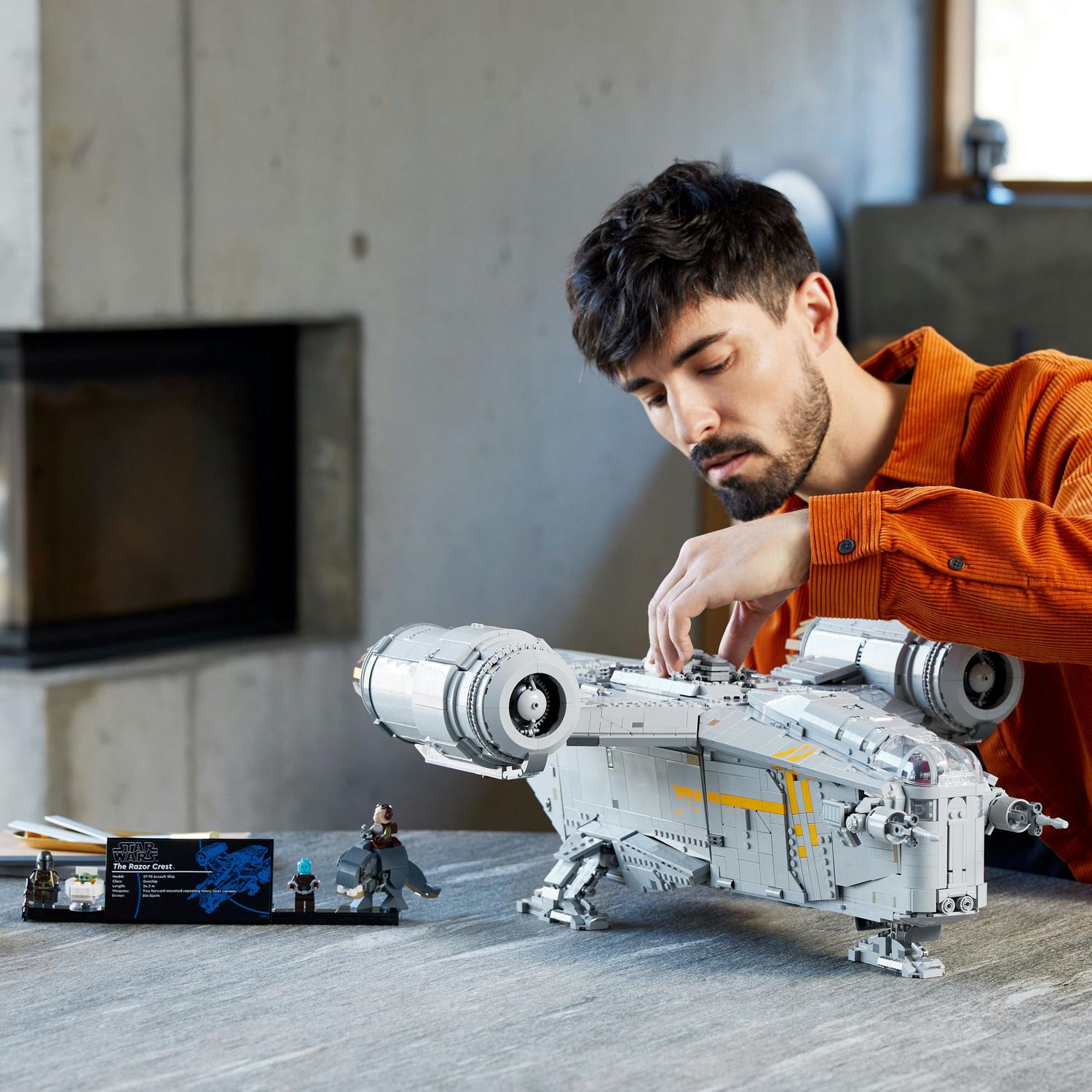 LEGO® Star Wars TM - Razor Crest™ 75331, 6187 piese - eMAG.ro
