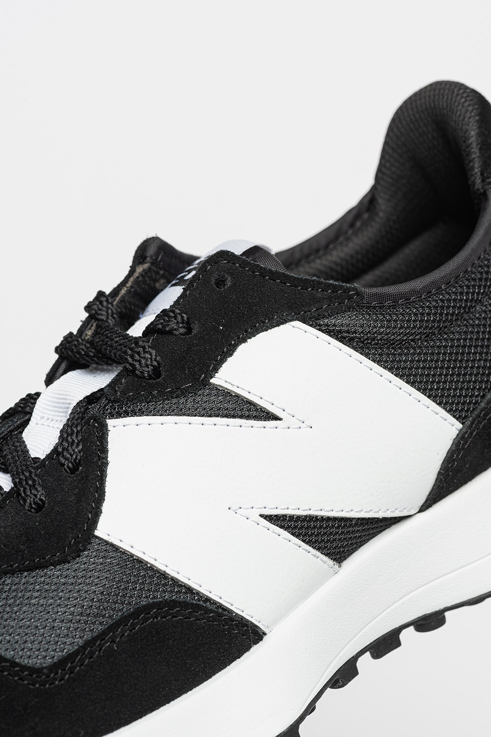 New Balance, Унисекс Велурени спортни обувки 327, Черен, 8.5 - eMAG.bg