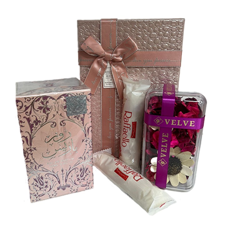 Set cadou Glamour pentru femei, Parfum Ajyad, Rose Paris 100ml, flori uscate parfumate, praline Raffaello si cutie roz eleganta 23x16x9 cm