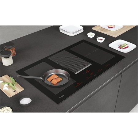 Plita incorporabila cu hota inclusa Haier HAIH8IFMCE, Inductie (tip hota: evacuare), Clasa A, 4 zone de gatit, Double Bridge Zone, Control tactil multislider, Indicator de caldura reziduala, Timmer; Booster, Incalzire automata, Keep warm, 80 cm, Negru,