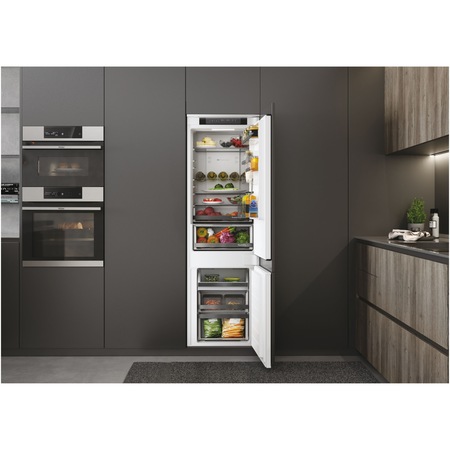 Combina frigorifica incorporabila Haier HBW5518E, 248 l, Clasa E, Total No Frost, Air surround, Compresor Inverter, WiFi, H 177 cm, Alb