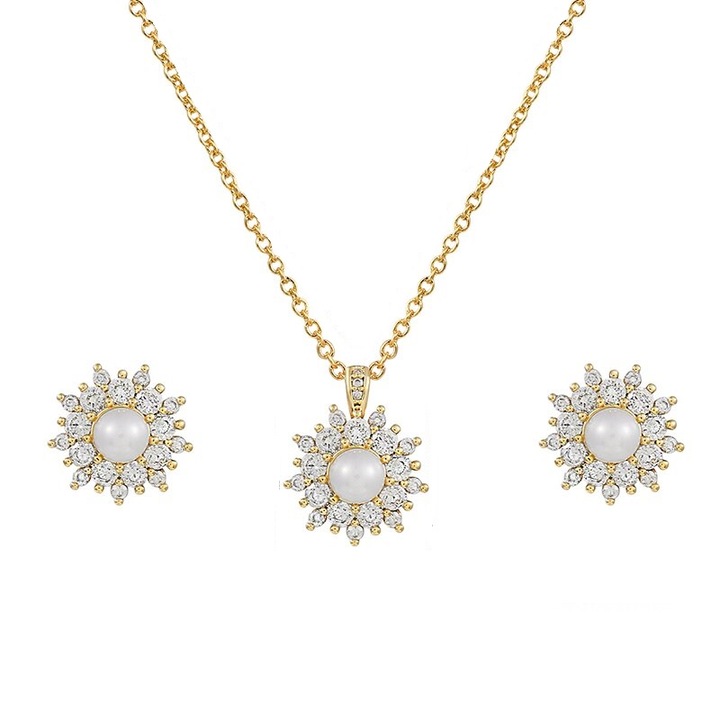 Set bijuterii auriu Sole, lantisor cu pandantiv si cercei, cristale mici de Zirconiu si perle albe, Madamme Bijoux