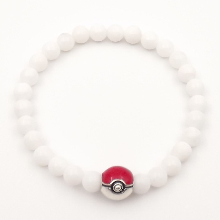 Pokemon inspirálta jáde ásvány karkötő Pokelabdával