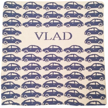Fata de perna pesonalizata Vlad, albastra, 40 x 40 cm din bumbac organic Fata de perna pesonalizata Vlad, albastra, 40 x 40 cm din bumbac organic