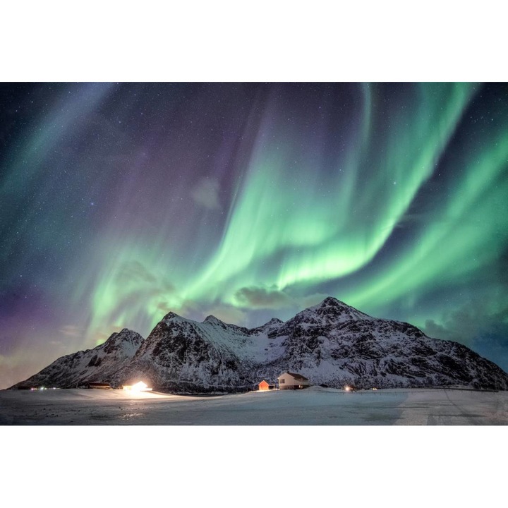 PVC öntapadó tapéta - Aurora Borealis Above the Snowy Mountains, 100 x 150 cm