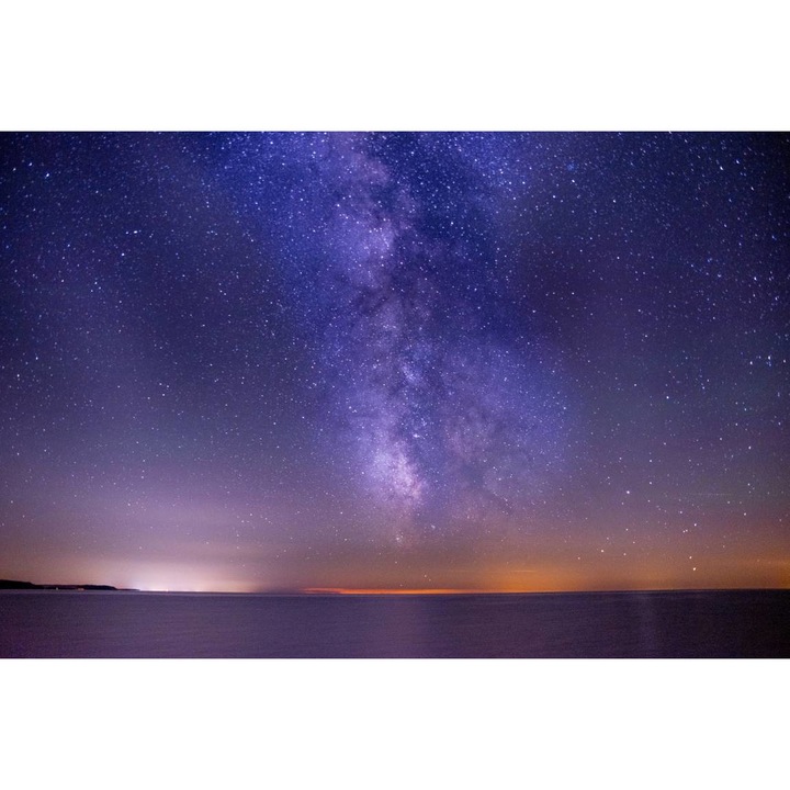 PVC öntapadó tapéta - A tenger és a lila égbolt csillagokkal borítva, 100 x 150 cm
