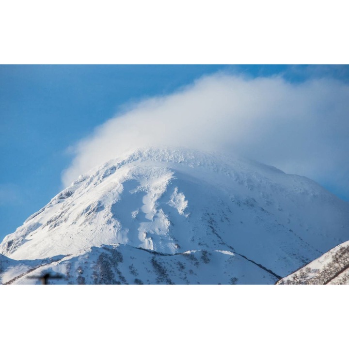 PVC öntapadó tapéta - Hóvihar a hegy tetején, 100 x 150 cm