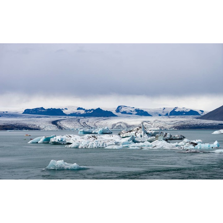 PVC öntapadó tapéta - Iceberg Floating In The Ocean, 100 x 150 cm