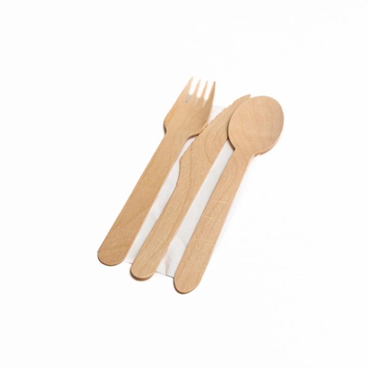 Set 500 tacamuri unica folosinta, lemn: furculita, cutit, lingura si servetele, ambalate individual