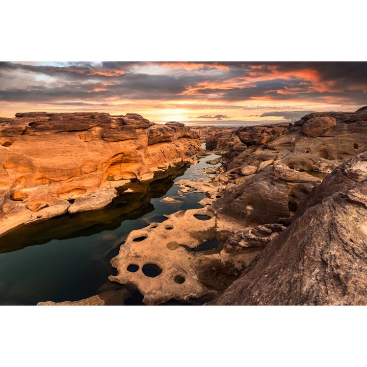 Öntapadó PVC tapéta - Folyó a Sziklás-hegységtől nyugatra, 100 x 150 cm