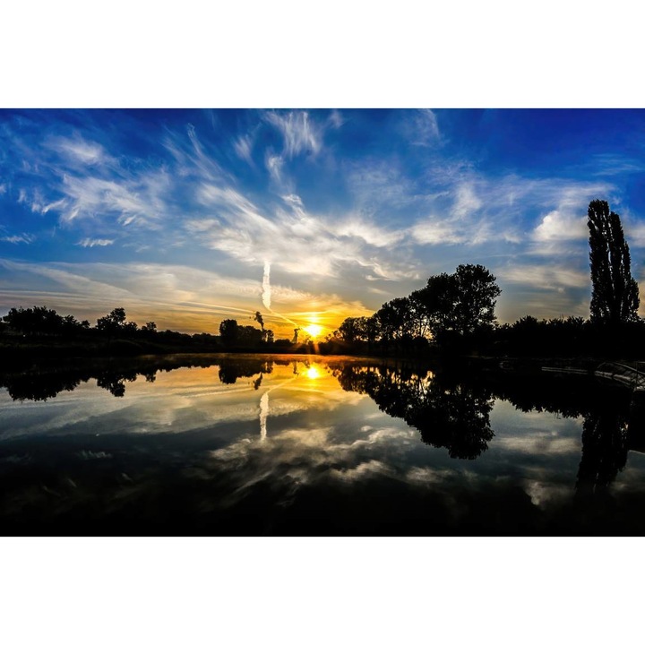 Öntapadó PVC tapéta - Hőerőmű tükörképe, 100 x 150 cm