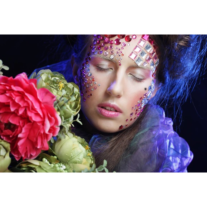 Öntapadó PVC tapéta - Woman With Flowers Portré, 100 x 150 cm