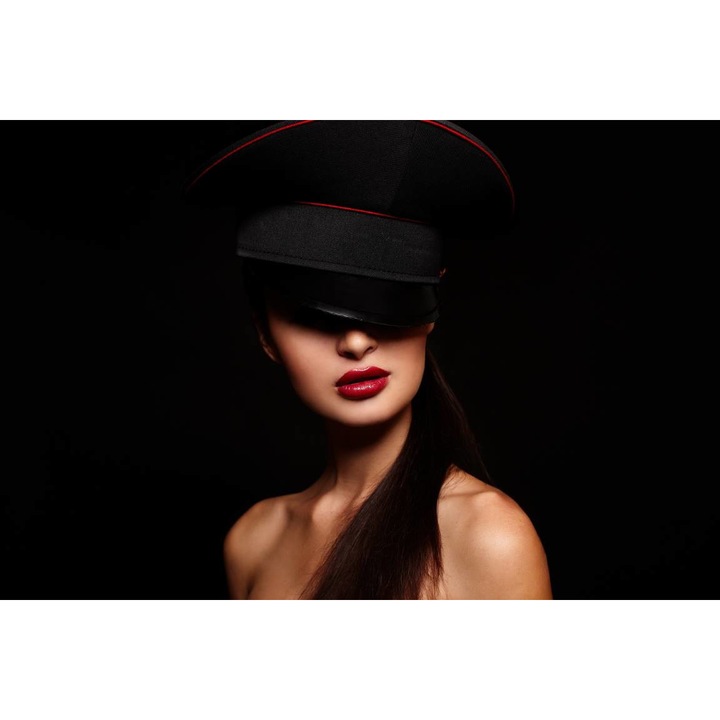 Sticker perete - Femeie Sexy Cu Ruj Rosu Si Palarie, 130x80 cm