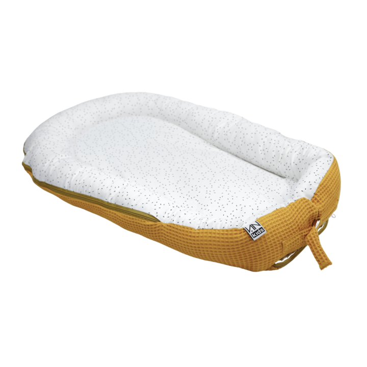 Cosulet bebelus, 100% bumbac certificat Oeko-Tex Standard 100 Clasa 1, saltea burete certificat Oeko-Tex Standard 100, Umplutura hipoalergenica poliester 100% tip bilute marca SuperBall, ocru, 50x80 cm