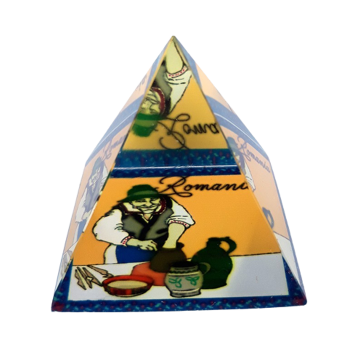 Piramida din sticla cu imagini reprezentand obiceiurile taranilor romani, M6, 5x5 cm