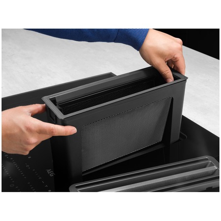 Plita incorporabila AEG CCE84779FB, Inductie, 4 zone de gatit, Hota integrata, Putere absorbrie 630 mc/h, FlexiBridge, Booster, Timer, Negru