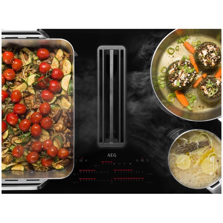 Plita incorporabila AEG CCE84779FB, Inductie, 4 zone de gatit, Hota integrata, Putere absorbrie 630 mc/h, FlexiBridge, Booster, Timer, Negru