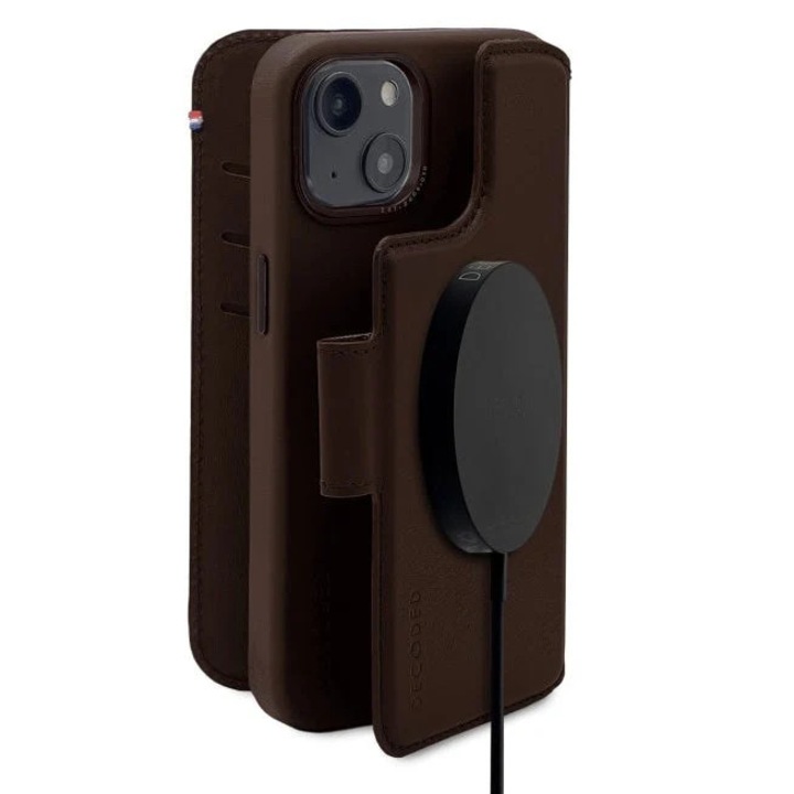 Husa din piele naturala Decoded Detachable Wallet MagSafe compatibila cu iPhone 14 Plus Brown