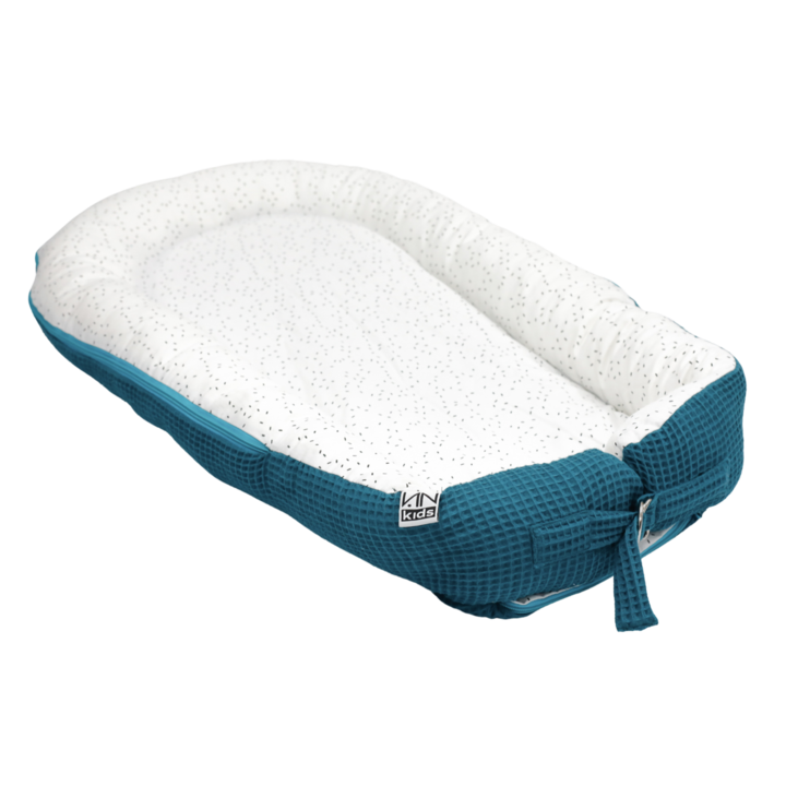 Cosulet bebelus, materiale certificate Oeko-Tex Standard 100 Clasa 1, 100% bumbac, Saltea burete, Umplutura hipoalergenica poliester 100% tip bilute marca SuperBall, turcoaz, 50x80 cm