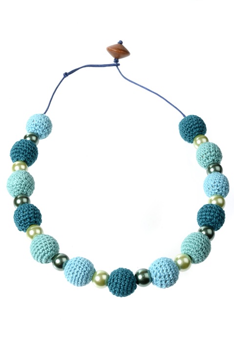 Kézzel készített nyaklánc horgolt fagolyókból, Gloria Maris, 845 zöld, 55 cm