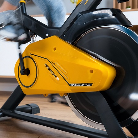 Bicicleta fitness pentru spinning, PROGRESSIVE SX2000SE, Greutate maxima utilizator 120 kg, Bluetooth, Calcul calorii, timp, distanta, puls, Greutate sistem volanta 18 kg, culoare negru-galben