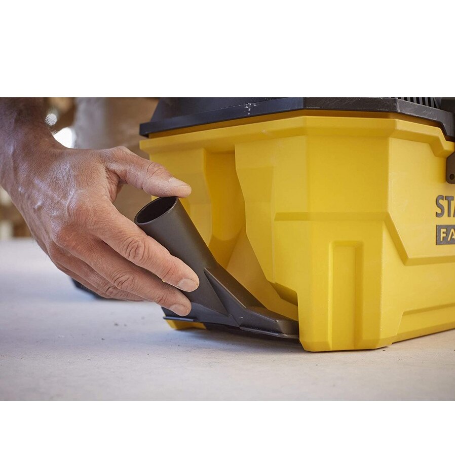 Aspirator portabil umed uscat cu acumulator 18V Stanley Fatmax SFMCV002B-XJ, capacitate 7.5 litri, duza pentru spatii inguste, livrat fara acumulator si incarcator