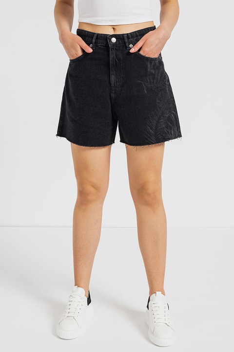 GUESS, Pantaloni scurti din denim cu terminatii franjurate, Negru/Gri