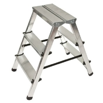 Scara aluminiu dubla 2x3 trepte, inaltime 0.6 m, fabricata in UE Scara aluminiu dubla 2x3 trepte, inaltime 0.6 m, fabricata in UE