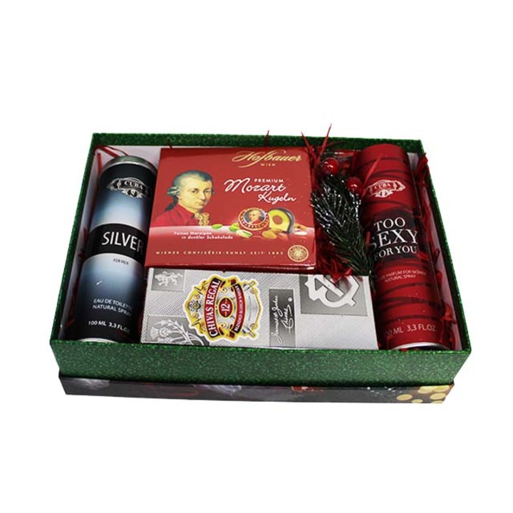 Pachet Christmas Family, doua parfumuri PcDesign 100ml, Praline Hofbauer 100g, Chivas Regal, 12 YO de 200ml si accesoriii decorative, 27.5x20x8 cm, Velve, Verde