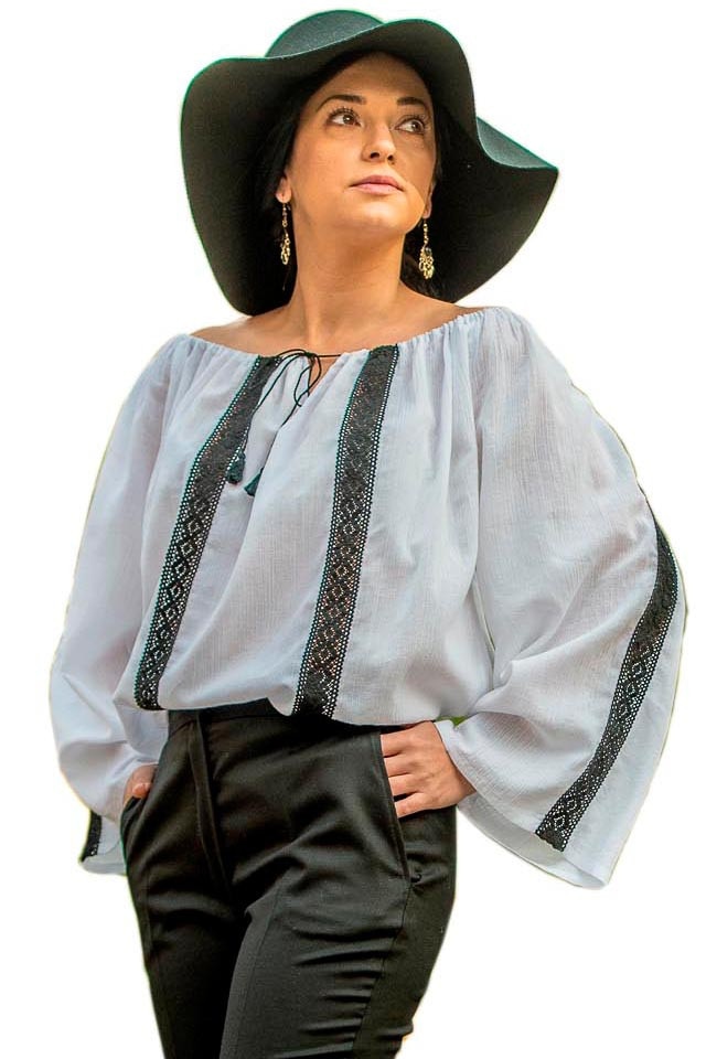 Ie contemporana cu dantela neagra