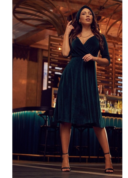 Rochie din catifea cu decolteu pe umeri - verde, M