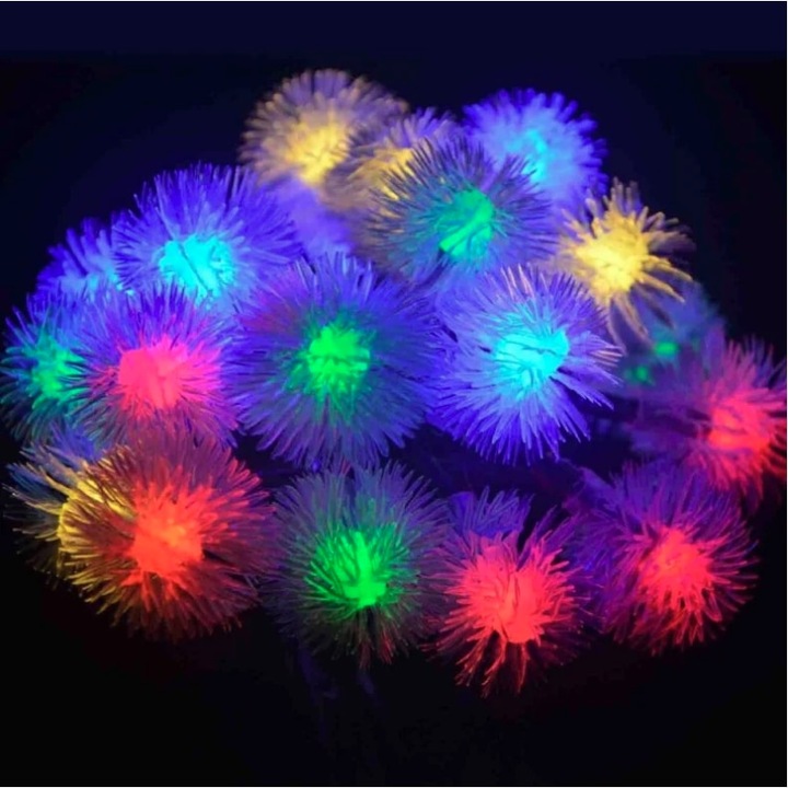 Instalatie multicolora de Craciun Snowflakes LED Balls 40, pufoasa 6 M