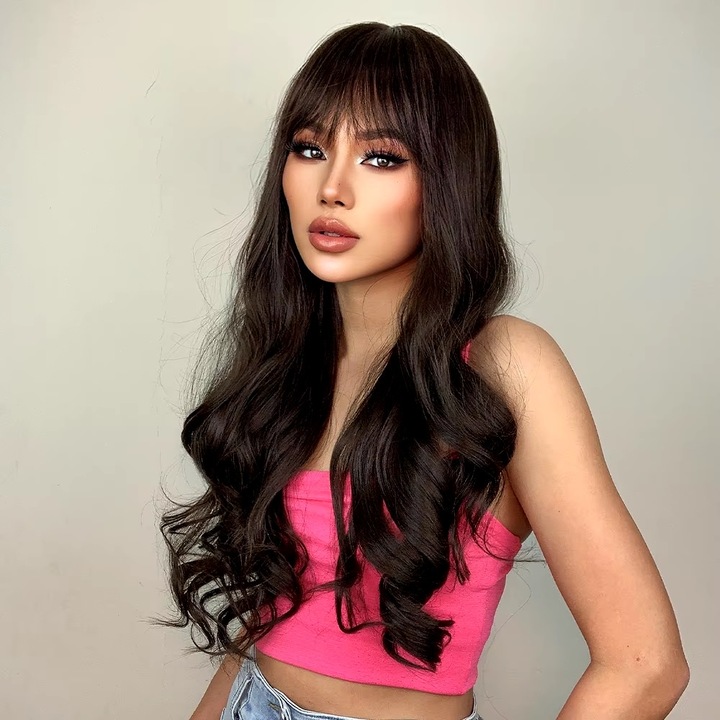 Peruca lunga Saten, Animis Beauty ®, cu breton, fibra sintetica cu aspect natural, par lung ondulat, 60 cm