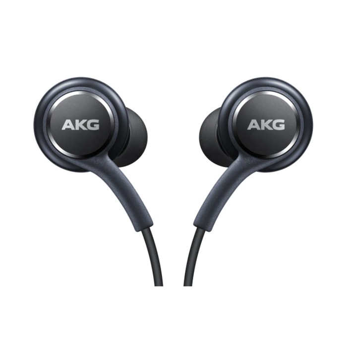 Слушалки AKG Audio, съвместими със Samsung, с черен щепсел Type-C в опаковка за продажба на дребно