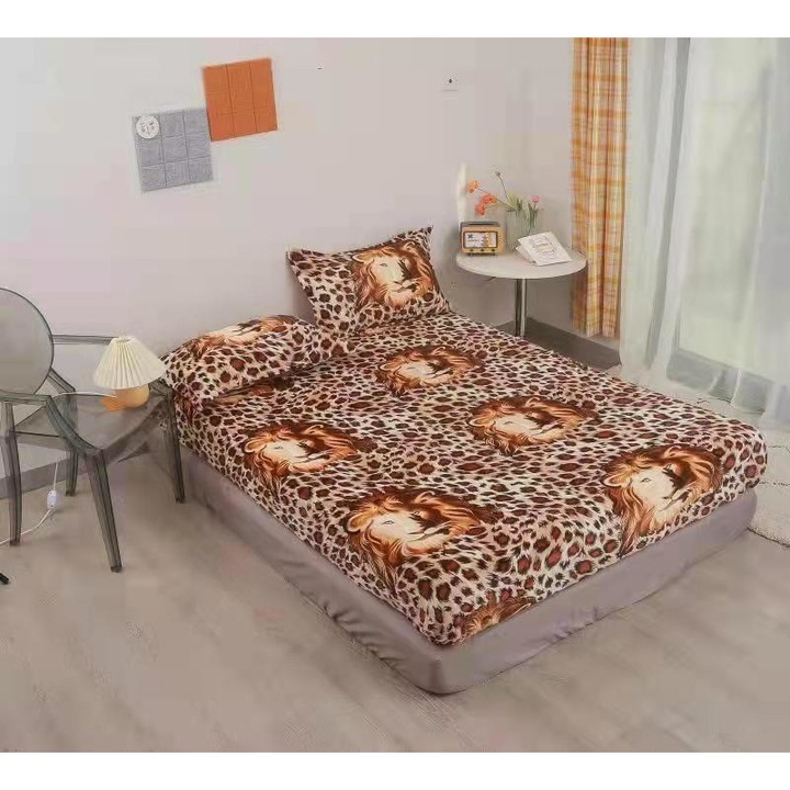 Set Husa Cocolino cu Elastic Premium, pentru Pat Dublu, 3 Piese, 2 Fete de Perna, Maro cu Lei