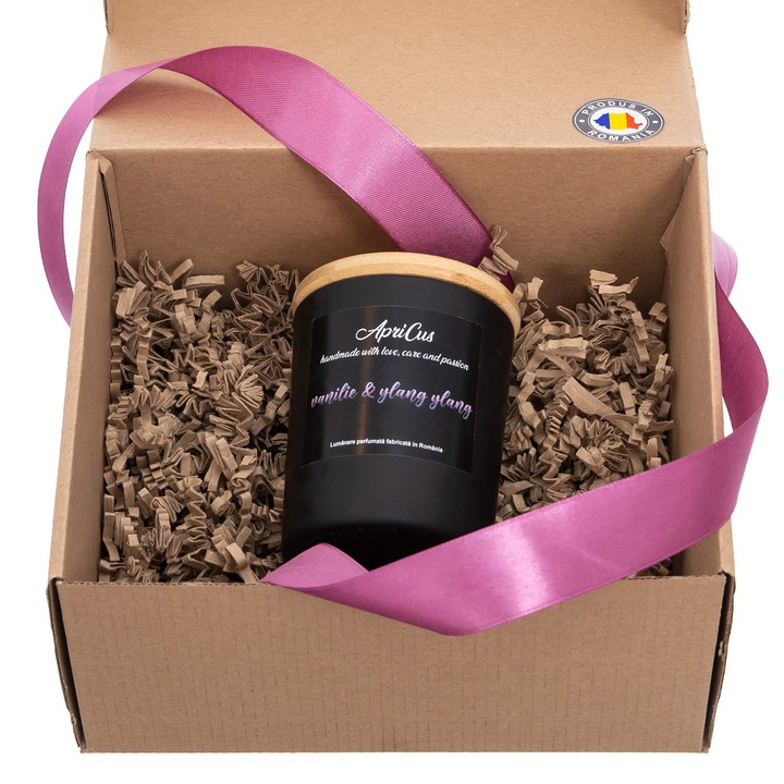 Lumanare parfumata din soia cu inimioare mov, Apricus - Vanilie, Ylang Ylang, ardere 25h, 160 g