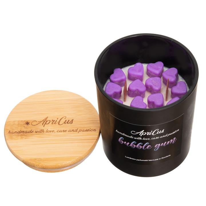 Lumanare parfumata din soia cu inimioare mov, Apricus - Bubble Gum, ardere 40h, 260 g