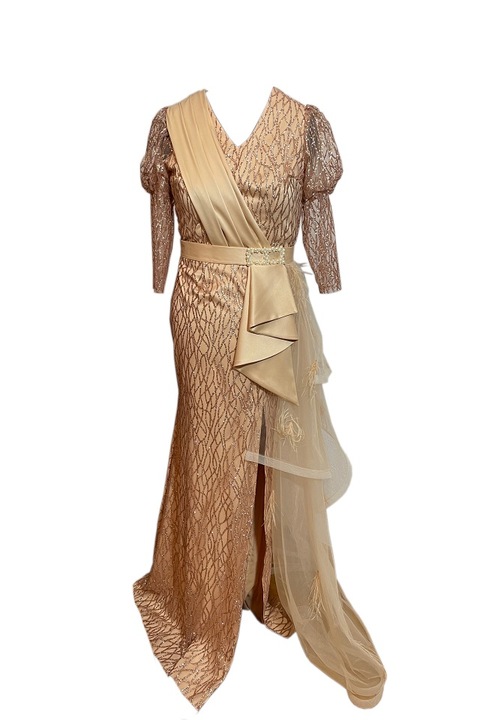 Rochie de ocazie din glitter cu trena din tull si pene aplicate